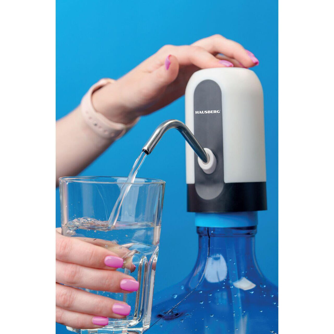 Dispozitiv electric reincarcabil de pompare apa, HAUSBERG HB-2605, din otel inoxidabil si plastic, pentru sticle PET de 10l, buton on/off, baterie incorporata, USB, alb/negru